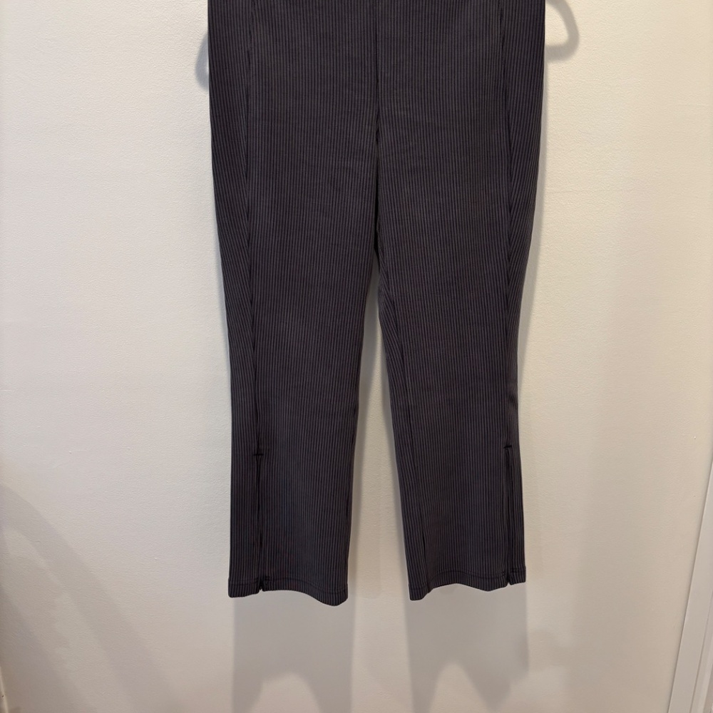 Lululemon - Picture 3 of 3